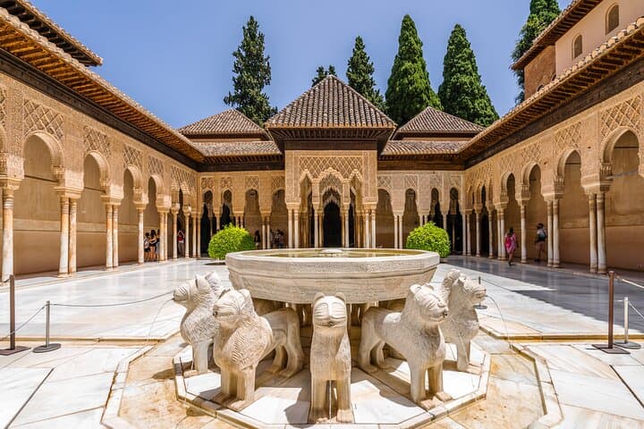 Visita Guiada a la Alhambra y Generalife con el Tren Turístico de Granada — foto 2
