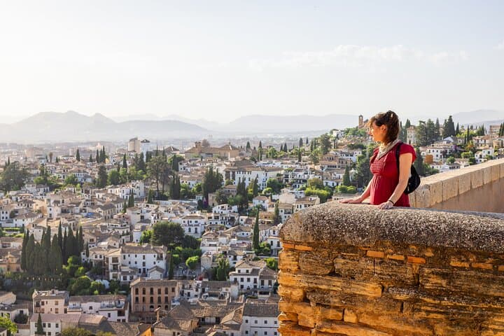 Visita Guiada a la Alhambra y Generalife con el Tren Turístico de Granada — foto 4