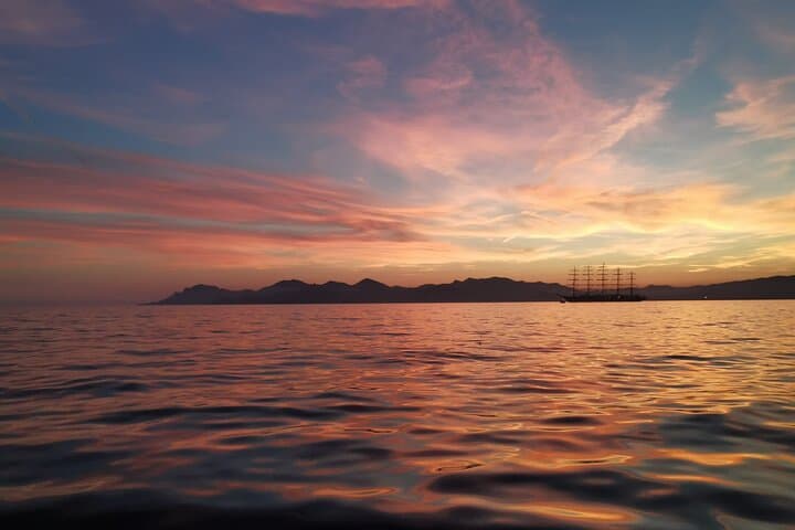 Aperitivo sull'isola in barca a vela d'epoca