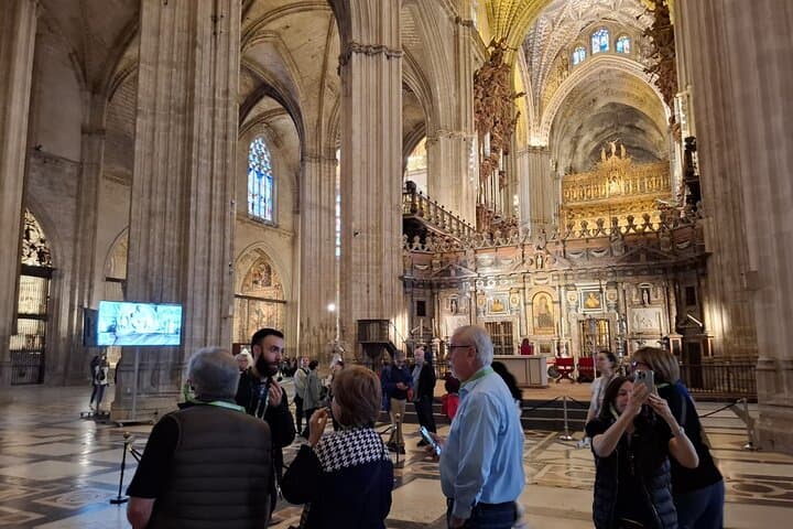 Kleingruppentour in Sevilla: Alcázar, Kathedrale & Giralda — Foto 5