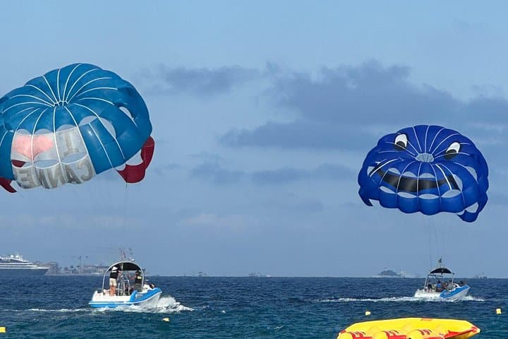 Flug EN Fallschirmaufstieg DE in der Bucht von Cannes