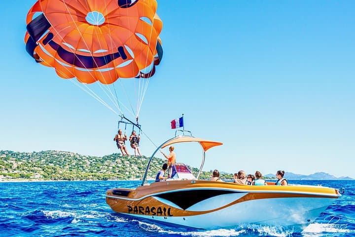 Flug EN Fallschirmaufstieg DE in der Bucht von Cannes — Foto 4