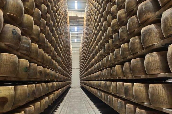 Tour de Sabores: Parmigiano Reggiano, Vinagre Balsámico y Almuerzo