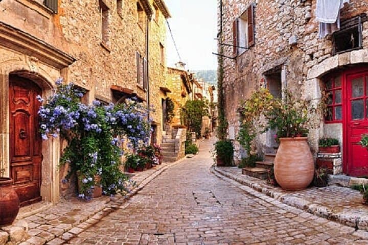 Tour Grasse und die mittelalterlichen Dörfer von Gourdon, Tourette & St Paul