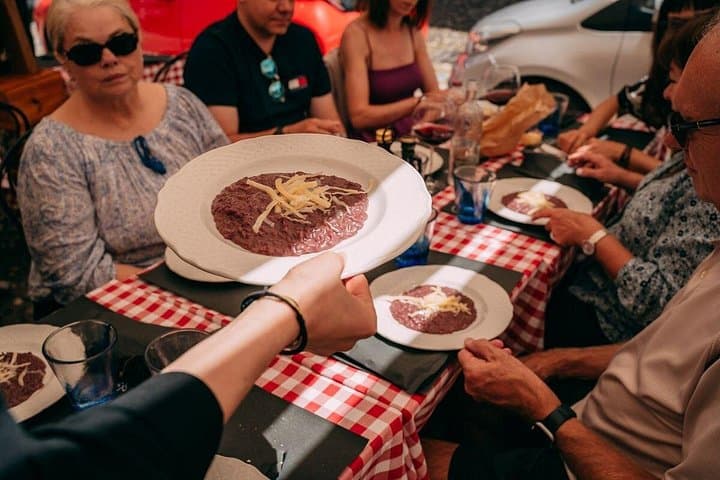 Verona Tutto in uno: Tour Gastronomico a Piedi, Pranzo & Vino — foto 2