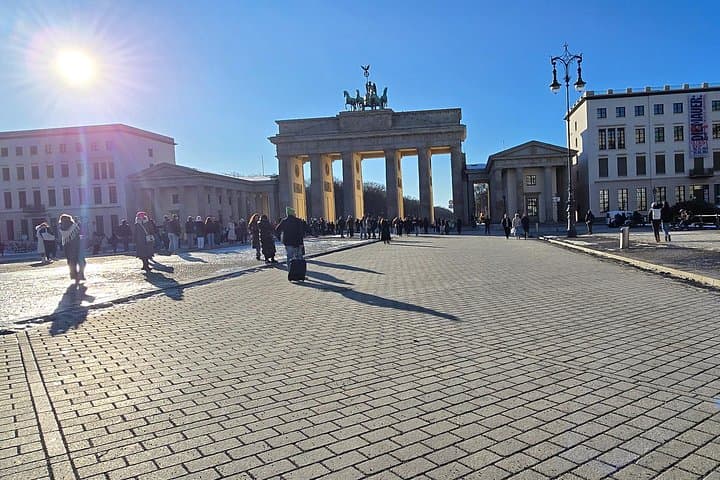 Berlin VIP TOUR - Private Bustour mit Chauffeur und Guide — Foto 2