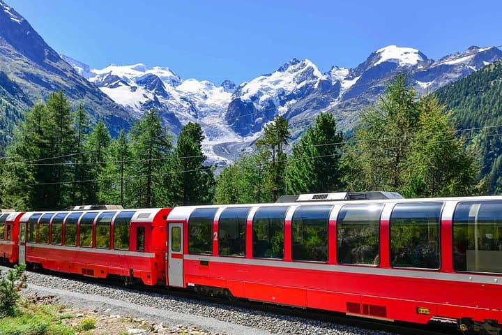 Von Mailand: Bernina Roten Zug und Tour durch St. Moritz — Foto 3