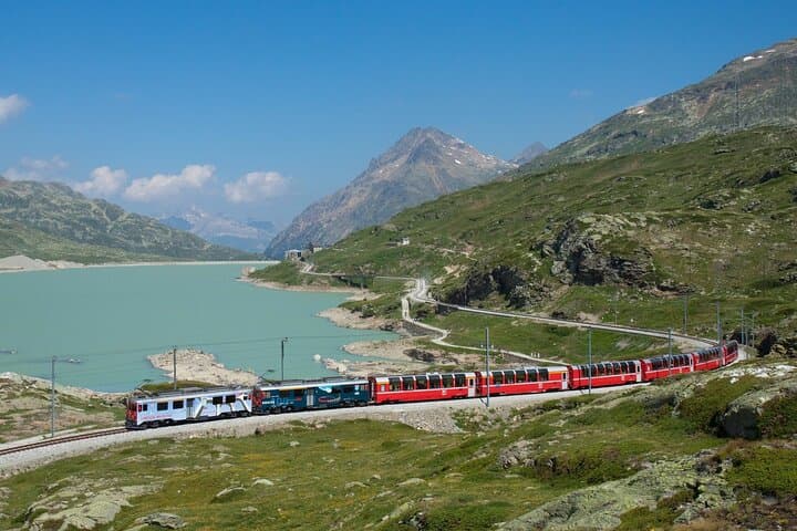 Von Mailand: Bernina Roten Zug und Tour durch St. Moritz — Foto 4