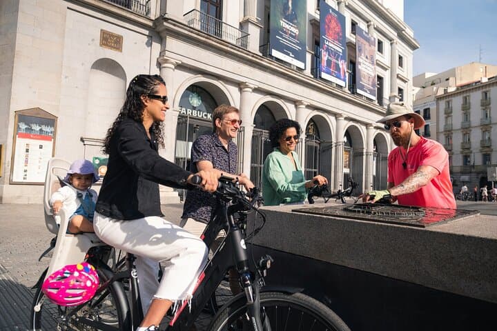 Madrid: Tour en bicicleta guiado de 3 horas con tapas opcionales — foto 3