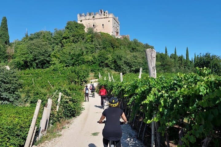 E-Bike y Cata de Vinos desde Soave — foto 5