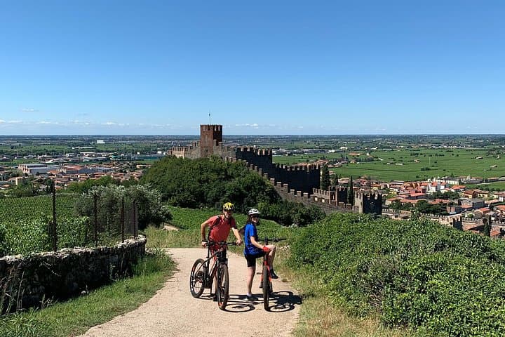E-Bike and Wine Tasting from Soave