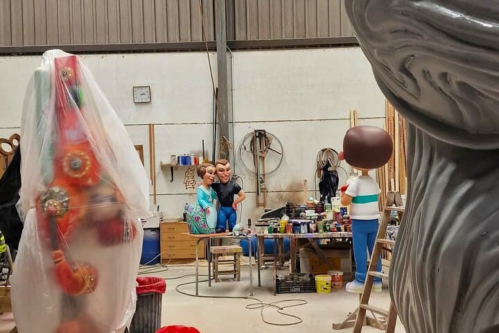 Detrás de las Cámaras de Las Fallas: Arte, Cultura y Taller Práctico — foto 3