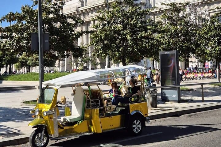 Milano Tuk Tuk Tour mit Hotelabholung und Domo-Ticket