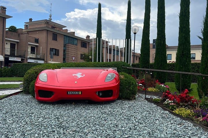 Museos de Ferrari y Lamborghini con Experiencia en Simulador de F1 — foto 3