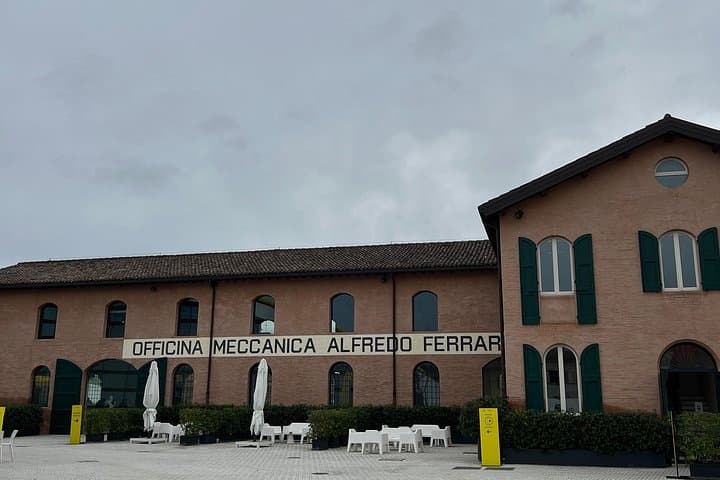 Museos de Ferrari y Lamborghini con Experiencia en Simulador de F1 — foto 4