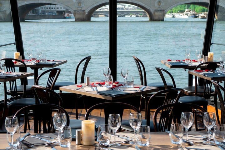 Crucero por el Río Sena con Cena Gourmet de 3 Platos y Champán en París — foto 2