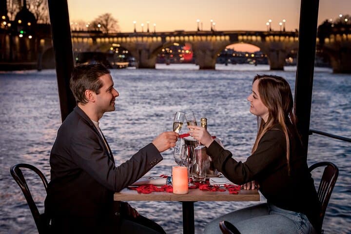 Crucero con cena por el río Sena en París — foto 1