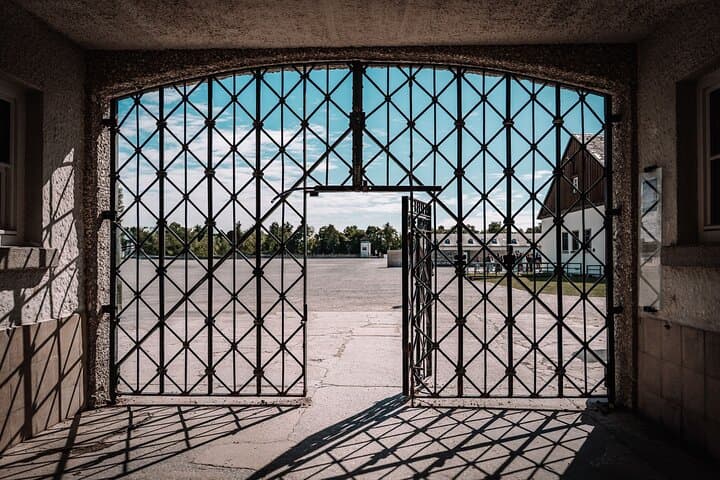 Excursión al Sitio Conmemorativo del Campo de Concentración de Dachau desde Múnich en Tren — foto 1