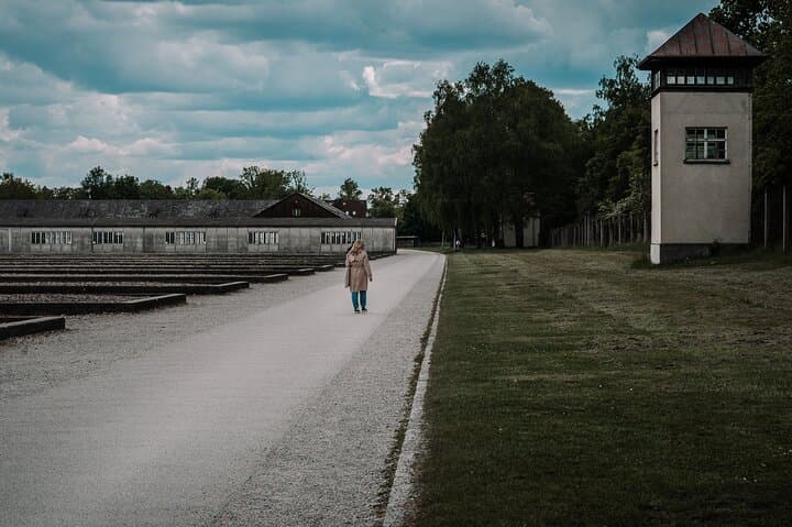 Excursión al Sitio Conmemorativo del Campo de Concentración de Dachau desde Múnich en Tren — foto 4