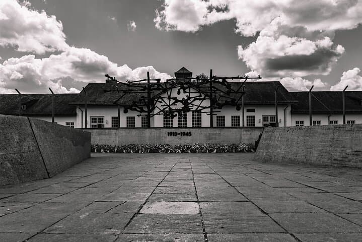 Excursión al Sitio Conmemorativo del Campo de Concentración de Dachau desde Múnich en Tren — foto 5