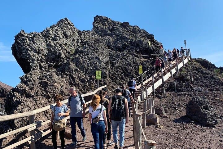 Randonnée au Cratère du Vésuve et Visite de Pompéi — photo 2