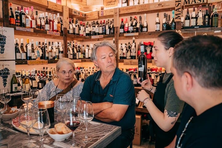Dégustation de vin Amarone dans le centre-ville de Vérone — photo 4