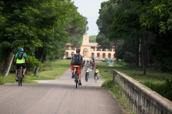 Tour en bicicleta autoguiado en Pisa