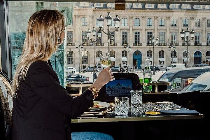 Mittagessen auf den Champs-Élysées im Panoramasbus — Foto 5