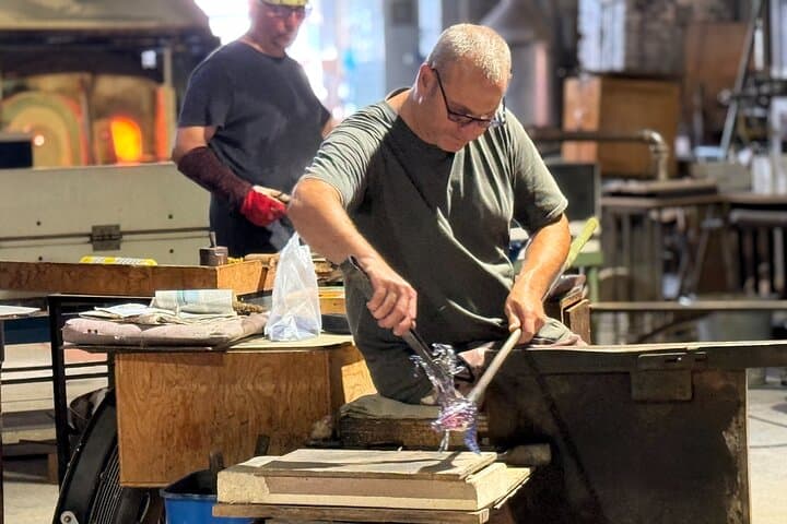 Spettacolo di soffiatura del vetro sull'isola di Murano - Venezia — foto 5
