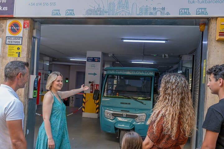 Visite Privée en Tuk-Tuk Électrique des Incontournables de Barcelone — photo 3