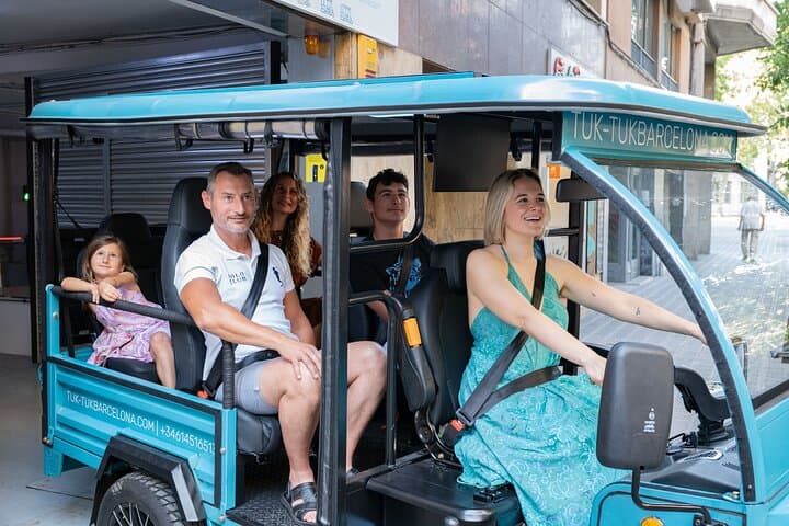 Visite Privée en Tuk-Tuk Électrique des Incontournables de Barcelone — photo 4