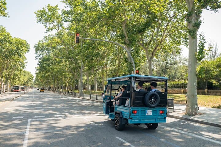 Visite Privée en Tuk-Tuk Électrique des Incontournables de Barcelone — photo 2