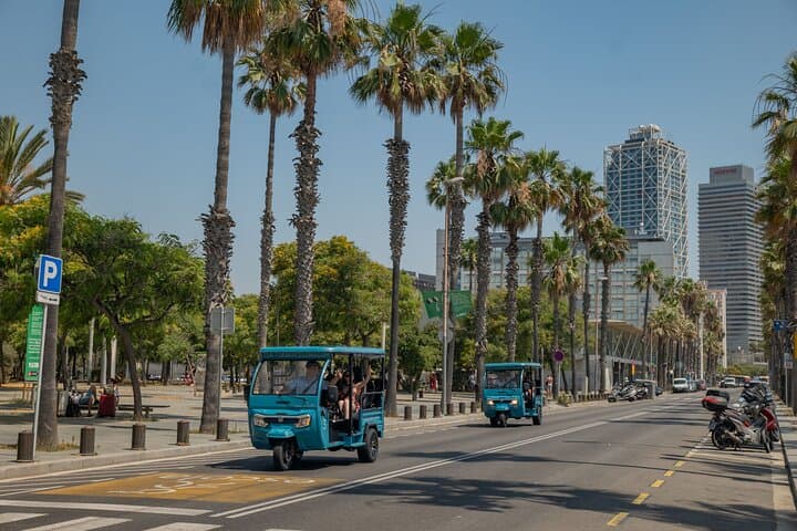 Visite Privée en Tuk-Tuk Électrique des Incontournables de Barcelone — photo 5