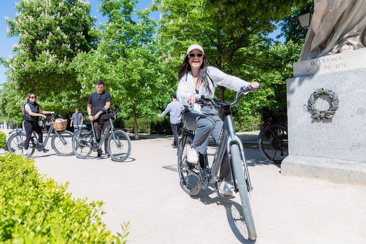 Tour in Bicicletta Autoguidato al Parco del Retiro — foto 2