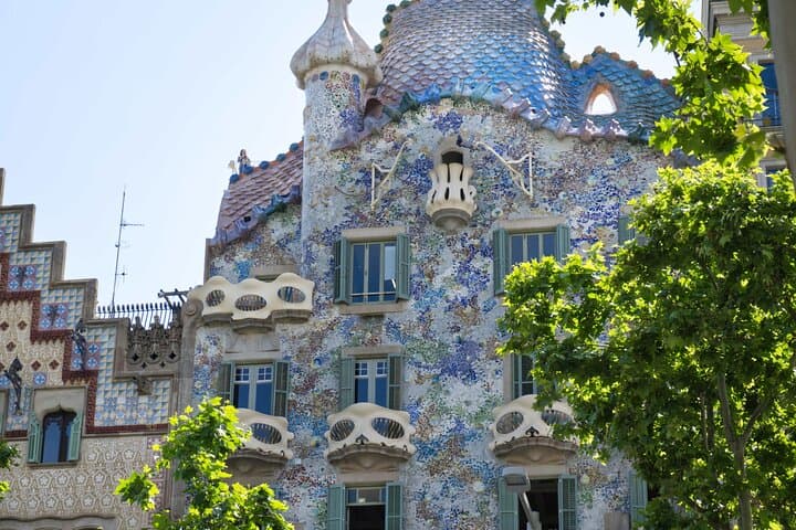 Barcelona: Sagrada Família, Gaudí & Süßigkeitenverkostung Tour — Foto 4