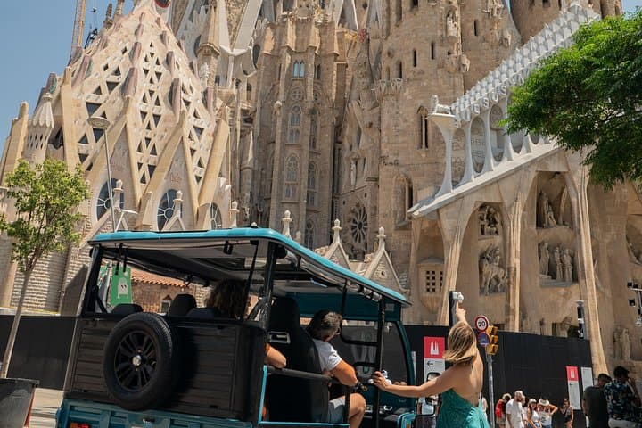 Tour Privado en Tuk-Tuk Eléctrico Panorámico por Barcelona — foto 3