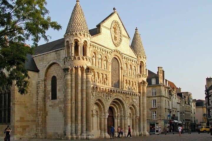 Tour a Piedi su Eleonora d'Aquitania a Poitiers — foto 3