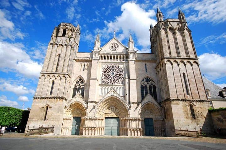 Tour a Piedi su Eleonora d'Aquitania a Poitiers