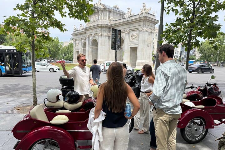 Madrid Highlights: Private Vintage Sidecar Tour (1 Stunde) — Foto 2