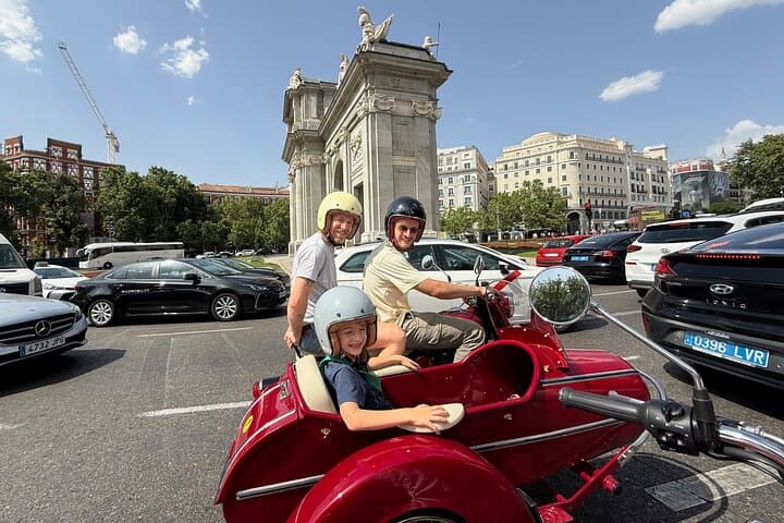 Madrid Highlights: Private Vintage Sidecar Tour (1 Stunde)