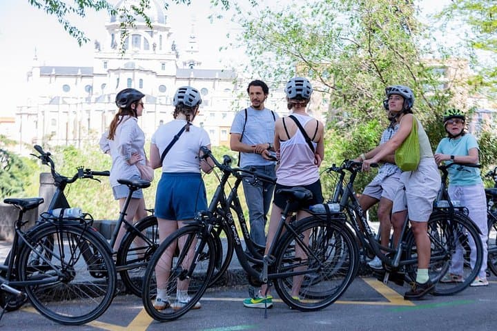 Recorrido en bicicleta por los puntos destacados de Madrid — foto 3