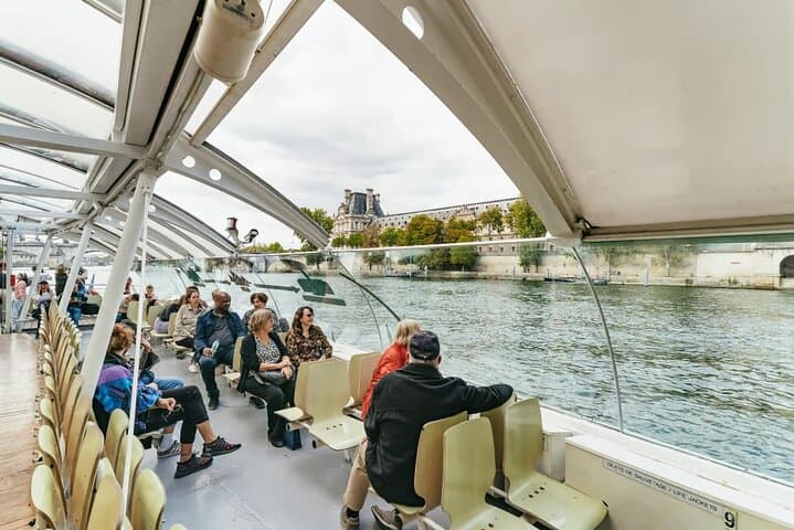 Crucero turístico en el río Sena con paradas libres en París — foto 2