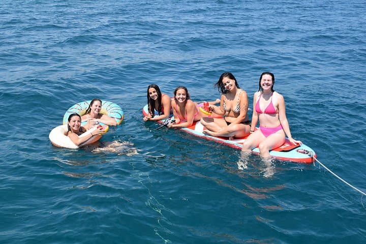 Barcelona Küstensegeln mit Snacks und Schwimmstopp — Foto 4