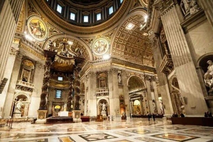 Visite guidée de la basilique Saint-Pierre et des grottes vaticanes à Rome