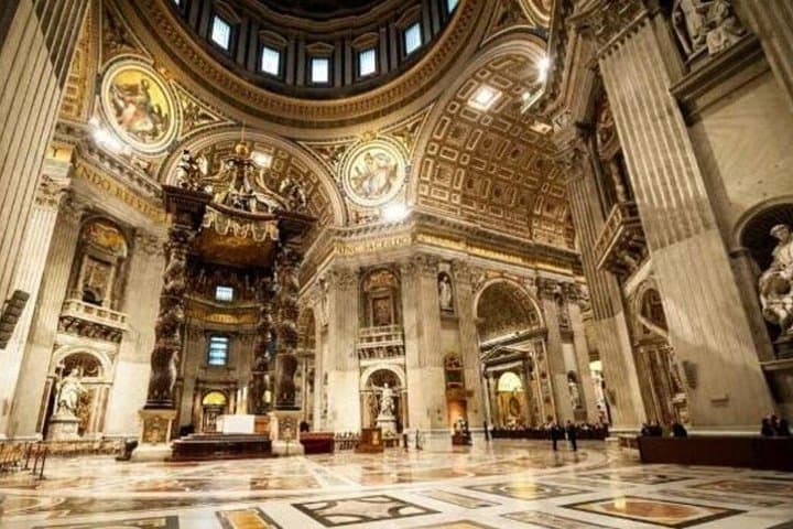 Visite guidée de la basilique Saint-Pierre et des grottes vaticanes à Rome
