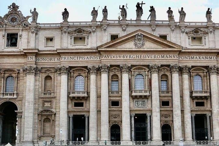 Visite guidée de la basilique Saint-Pierre et des grottes vaticanes à Rome — photo 2