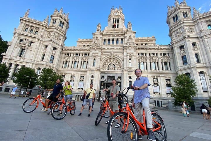 Tour Guidato in Bici a Madrid nella Plaza Mayor e nel Parco del Retiro — foto 4