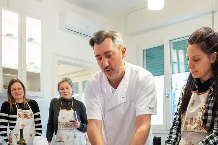 Cours de fabrication de pâtes avec tiramisu et dégustation de vin à volonté — photo 4