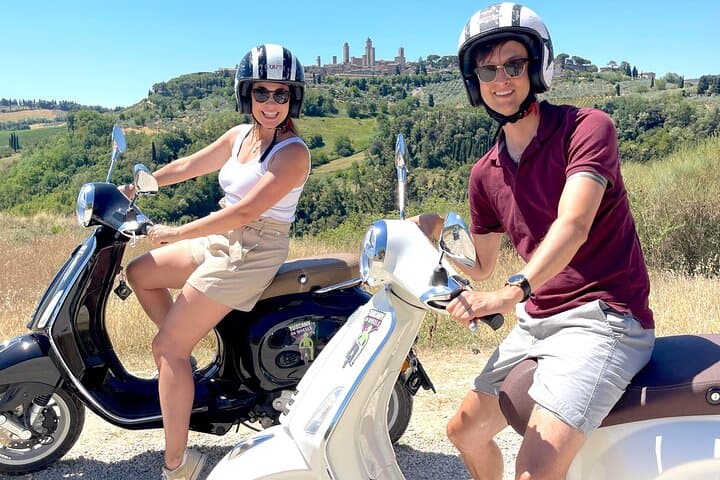 De San Gimignano : Tour en Vespa en Toscane, Déjeuner et Dégustation de Vins