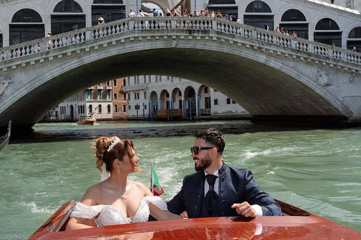 Privater Flughafentransfer in Venedig mit Wassertaxi und Van — Foto 4